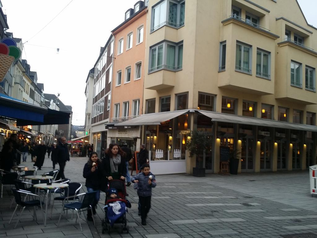 Altstadt Apartment Charly Dusseldorf Ngoại thất bức ảnh
